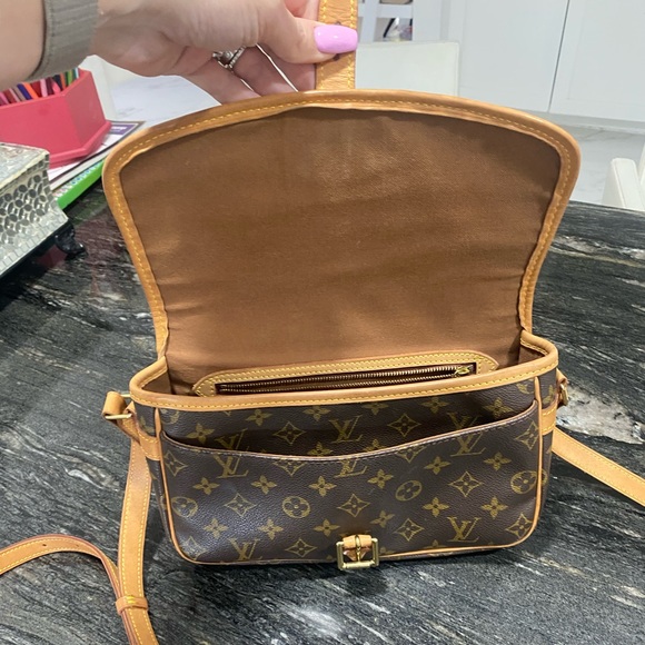 Louis Vuitton sologne purse - Picture 7 of 16